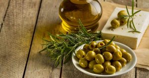 El aceite de oliva ayuda a desinflamar el cuerpo.