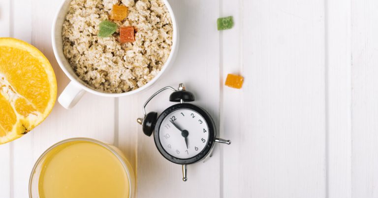 El tema de los horarios de comida puede ser importante para prevenir la alimentación en exceso durante la comida y la cena para evitar el sobrepeso.