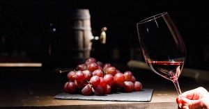 El vino tinto contiene resveratrol, sustancia que ayuda a protegerte de la radiación de una quimioterapia.